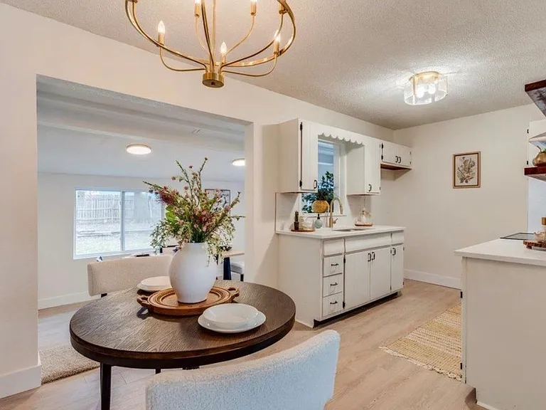 565 S Circle Dr — Photo 3