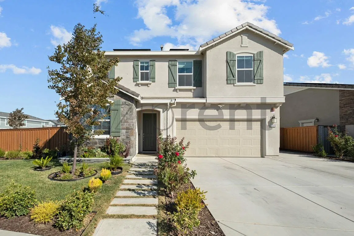 4 bed, 2400 sqft, $4,495 — Photo 1
