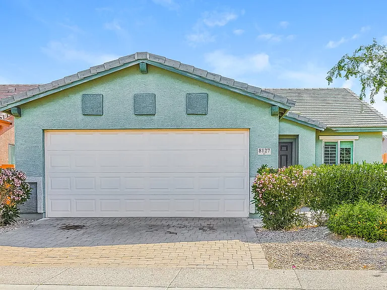 8127 S 5th Ave — Photo 1