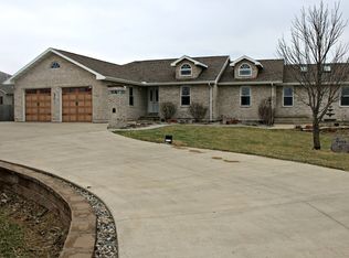 300 W Walnut St, Paxton, IL 60957