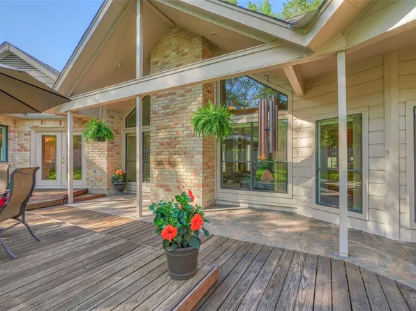 24627 Creekview Dr, Spring, TX 77389