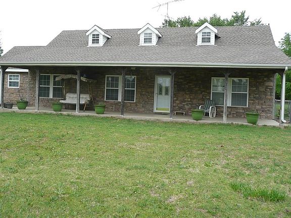 3rd image of 822 Adams St