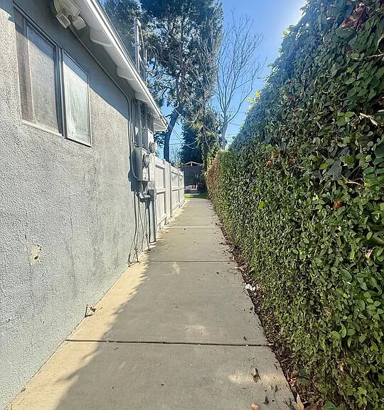 18002 Collins St — Photo 2
