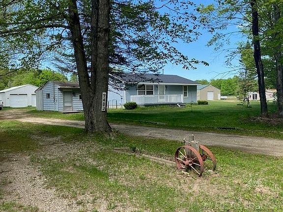 3rd image of 7483 Twin Lake Rd NE