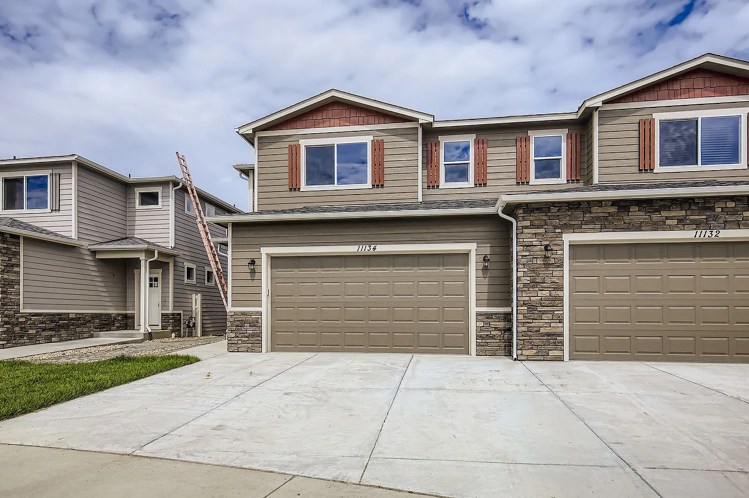 4 bed, 3.5 bath, 3967 sqft, $3,295 — Photo 2