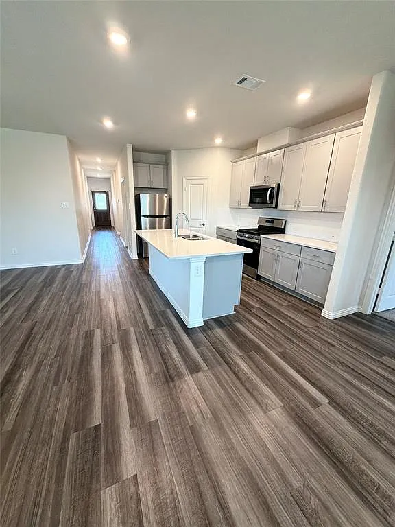 4 bed, 1731 sqft, $2,400 — Photo 3