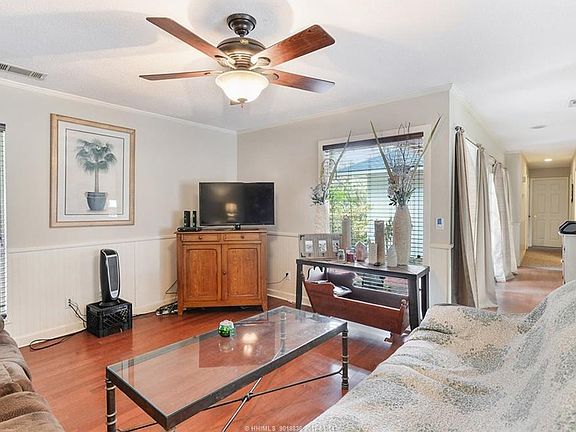 2nd image of 10 Pelican St