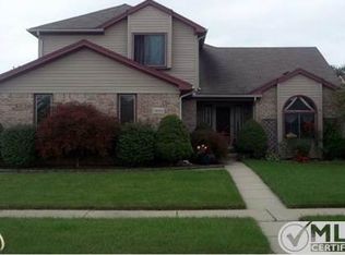 24866 Dorothy Dr, Brownstown, MI 48134
