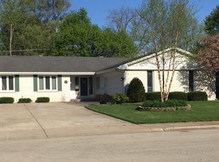 860 S McKinley Ave, Kankakee, IL 60901