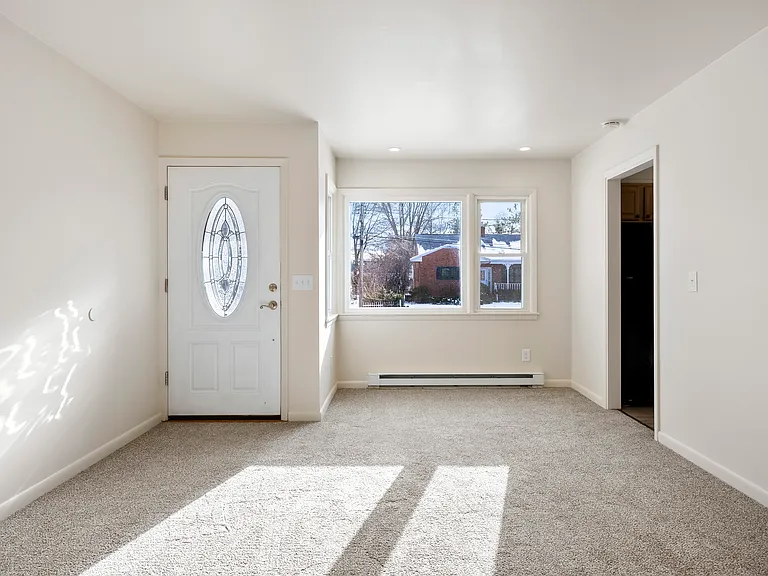 8 Warwick Ave #A — Photo 12
