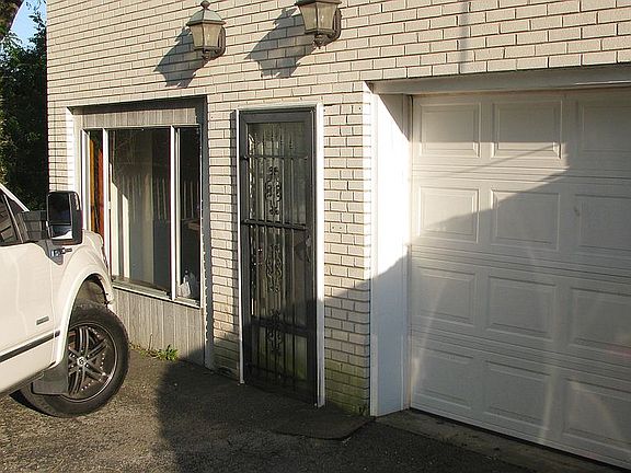 garage/bonus room entry