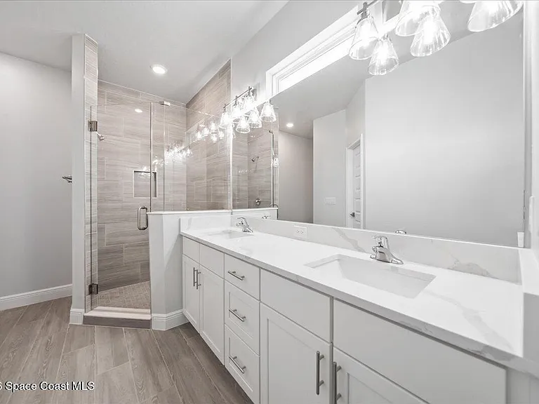 407 Cellini Ave NE — Photo 15