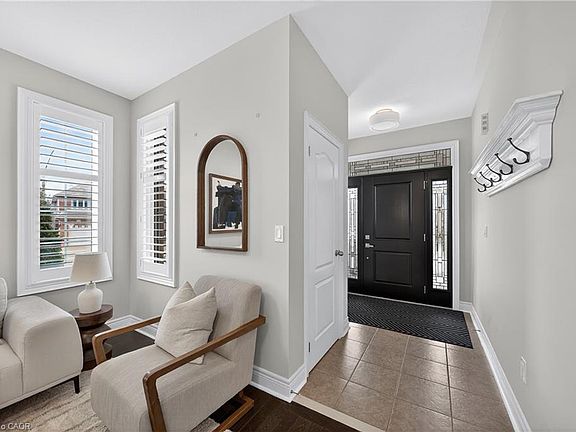 4th image of 405 Rideau River St