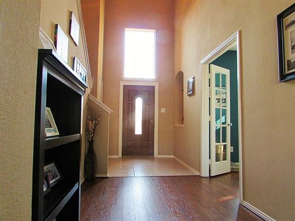 4th image of 2812 Park Springs Dr
