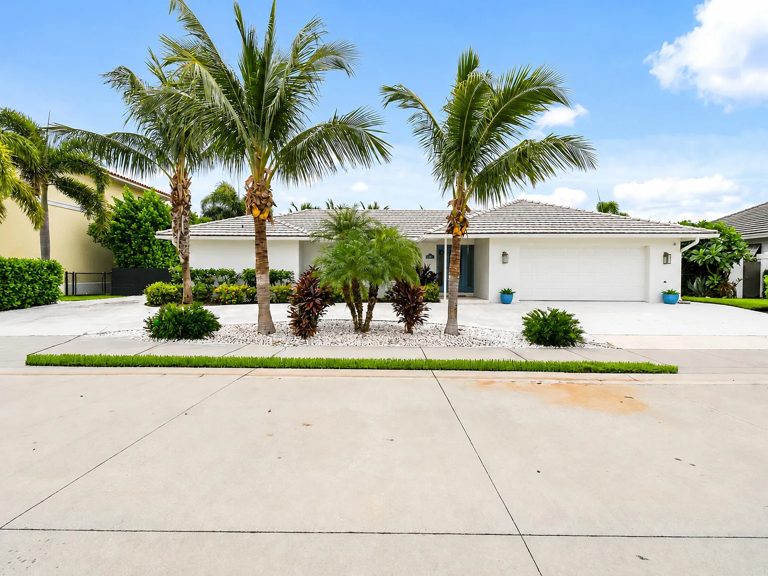 3 bed, 3.5 bath, 2105 sqft, $15,000 — Photo 2