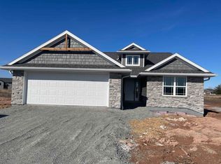 2584 Willow Ct, Green Bay, WI 54311