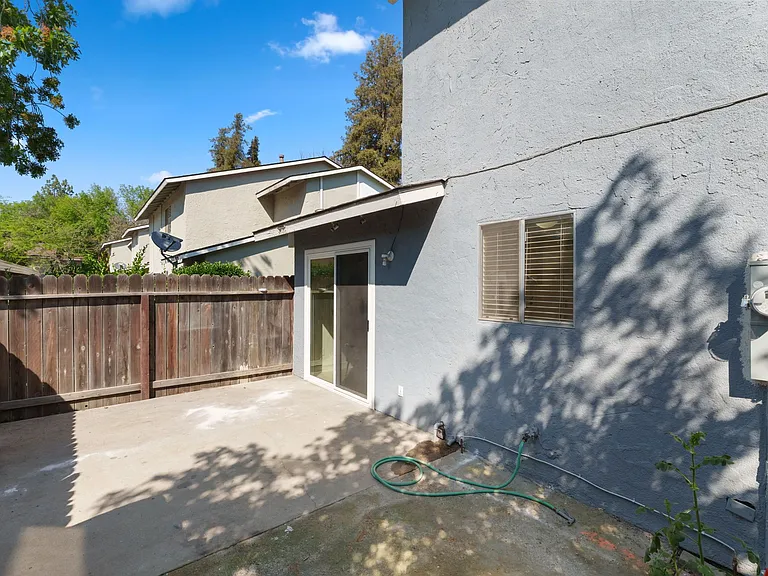 4779 N Cedar Ave #105 — Photo 17