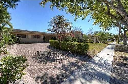 2nd image of 2310 Magnolia Dr