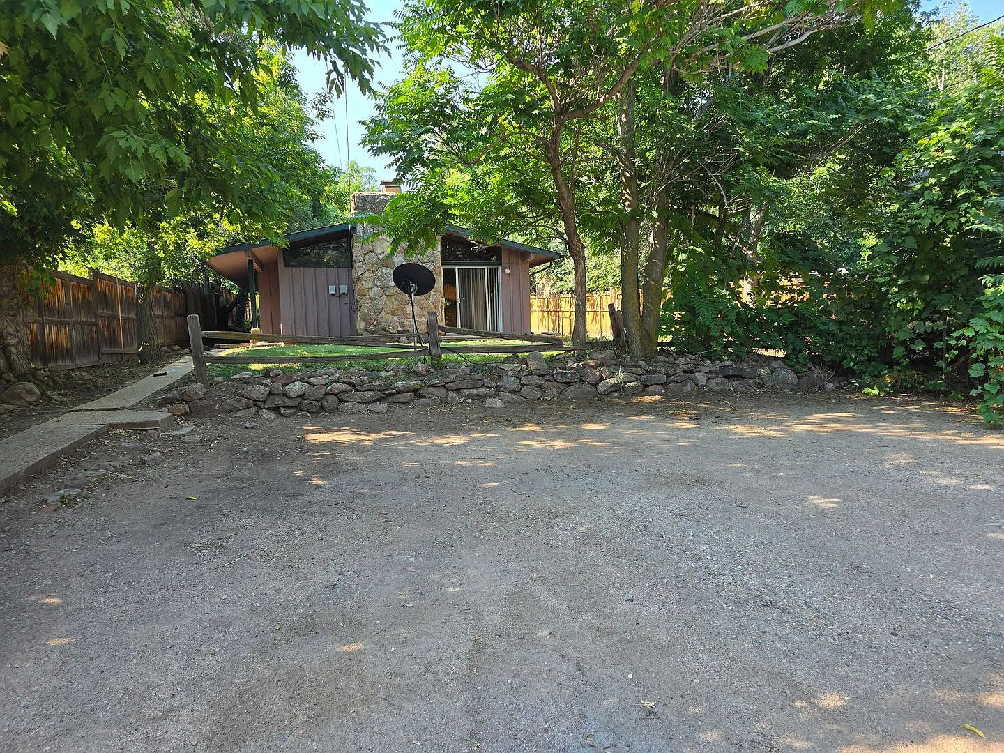3 Bedroom Apartment on West Side Of The Hill — Photo 4