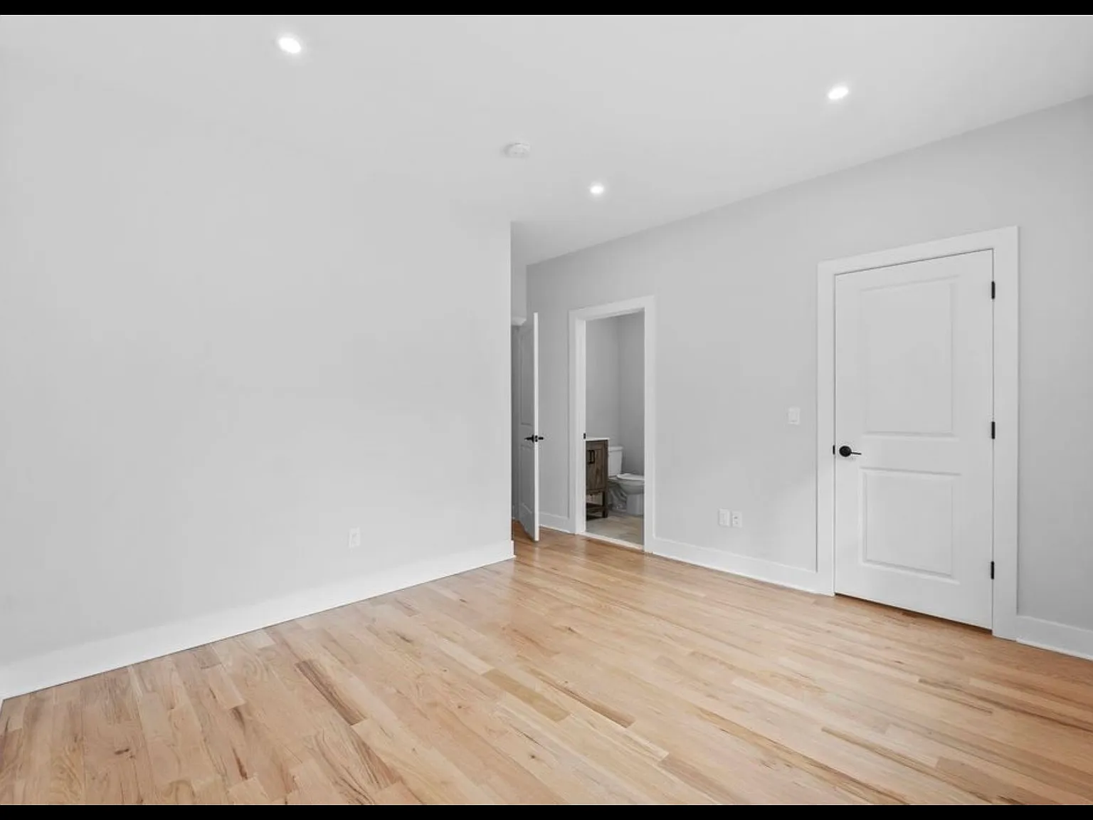 2 bed, 1027 sqft, $2,800 — Photo 3