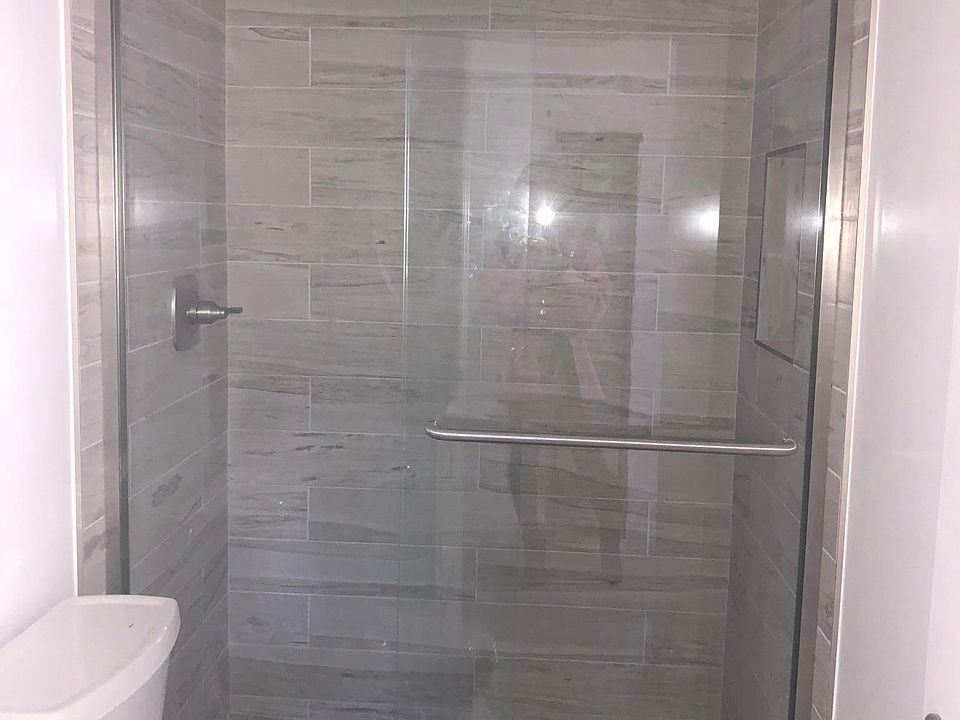 2nd image of 1101 N Flower St APT B