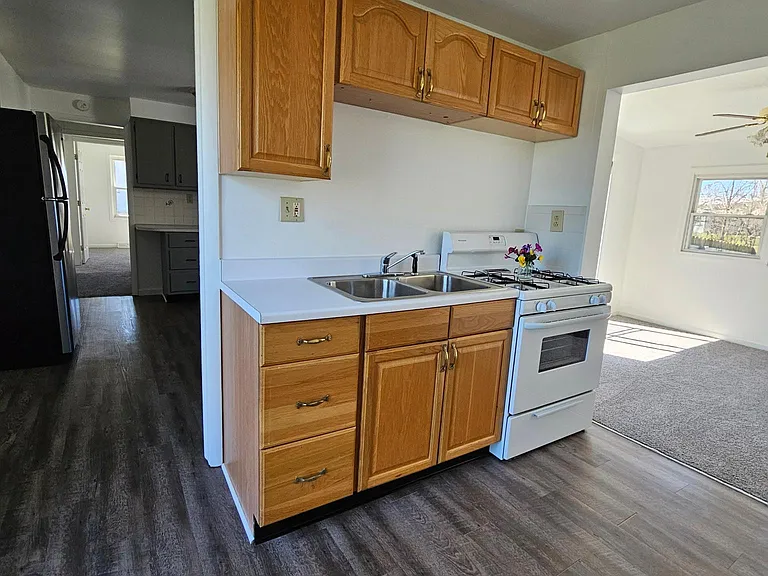 4660 Darrow Rd — Photo 10