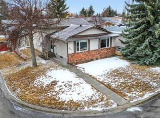 584 N Woodhill Pl SW, Calgary, AB T2W 3L5