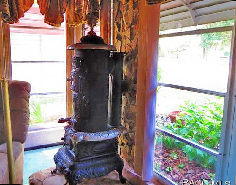 1800s Cast Iron Stove