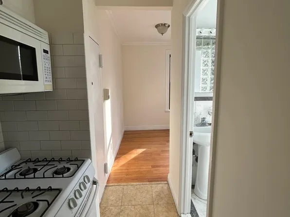 245 East 62nd Street image 3 of 9