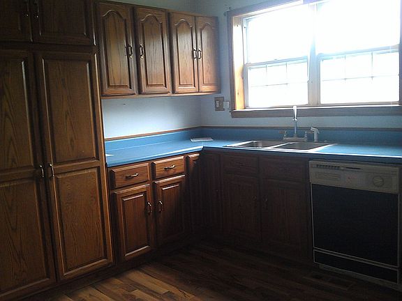 3rd image of 417 E 3rd St