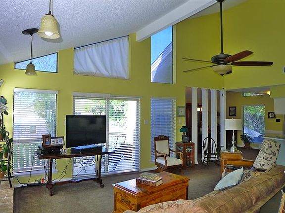 4th image of 229 Twin Lakes Blvd W