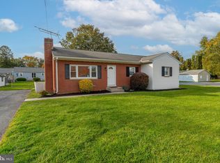 1110 Rohrerstown Rd, Lancaster, PA 17601