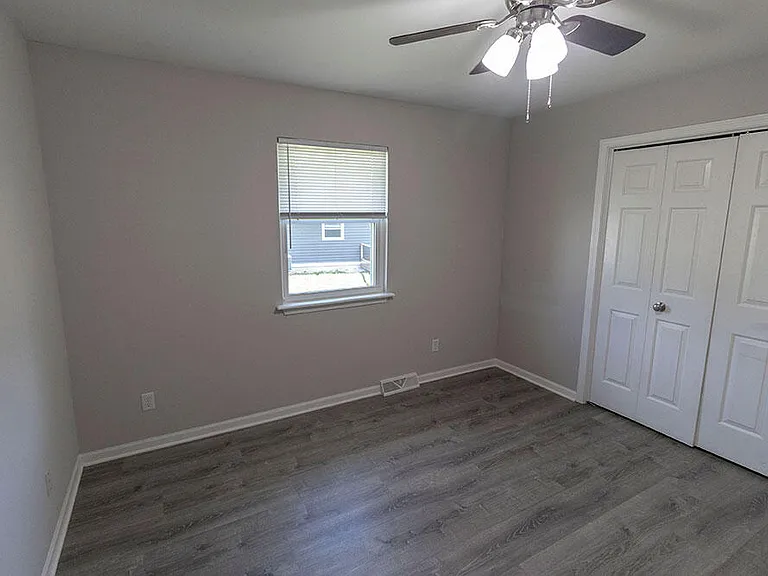 1915 Greenleaves Ct — Photo 21