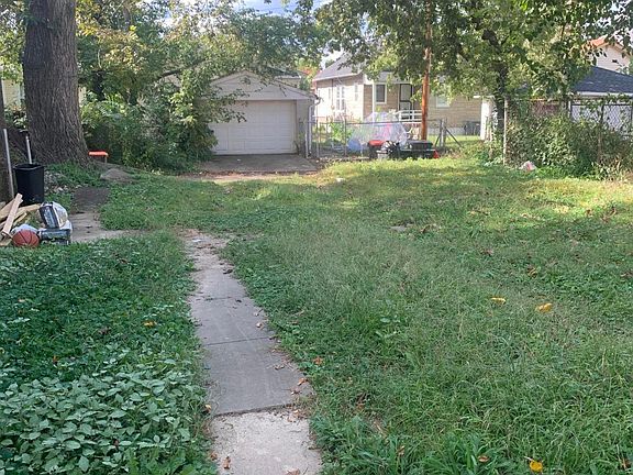 3rd image of 306 S 42nd St