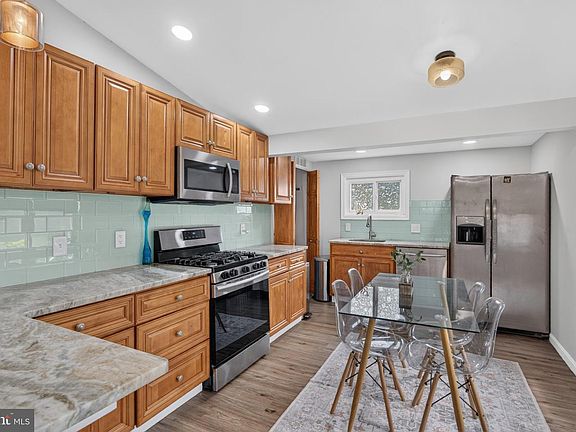 5th image of 227 Ruth Ave