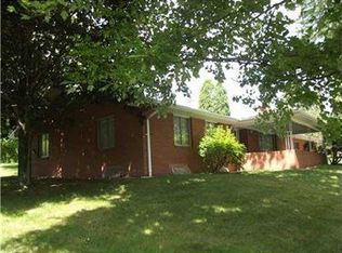 121 Lakeview Dr, Butler, PA 16001