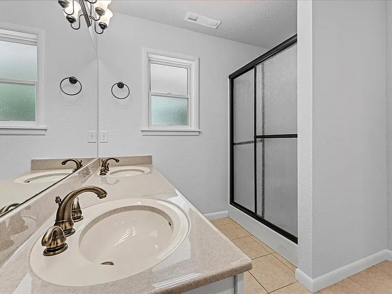 1666 Oakland Ave — Photo 23