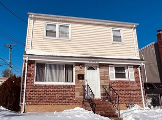 126 Rudolph Rd, Mineola, NY 11501