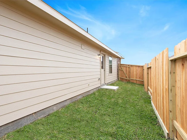 913 Oak Mist Ln — Photo 17