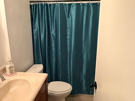 5th image of 2806 Clara Ln