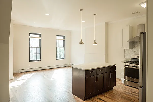 Rented by City Connections Realty | media 6