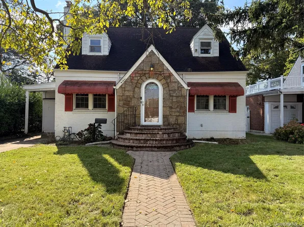 144 E Seaman Avenue, Freeport, NY 11520