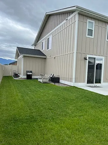 4 bed, 2.5 bath, 2016 sqft, $3,500 — Photo 2