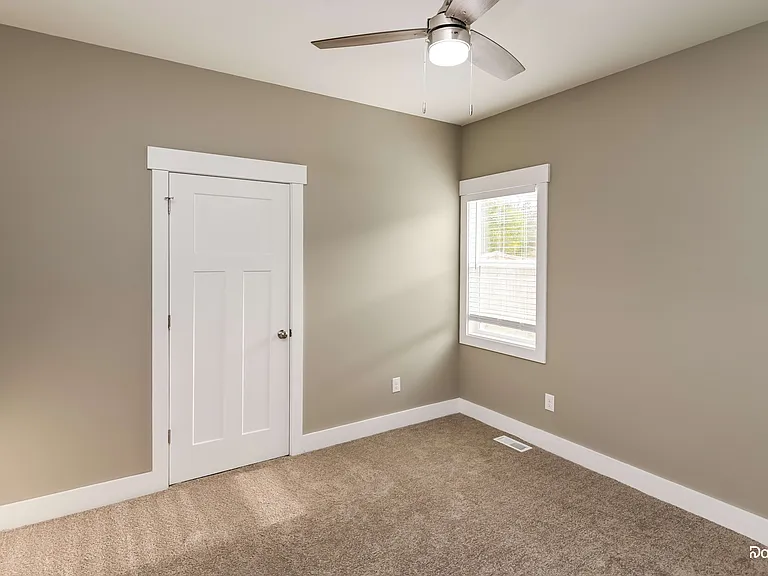 154 McKinnon Ave NE — Photo 9