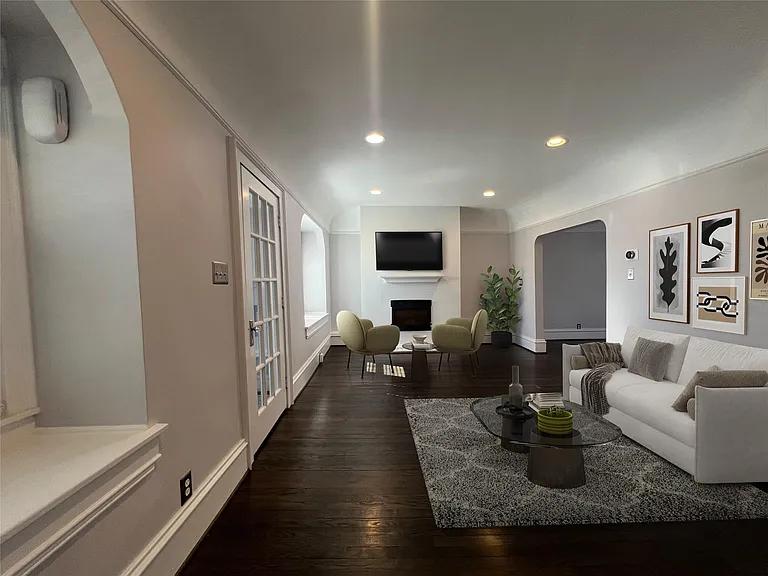 115 E Lincoln St — Photo 2