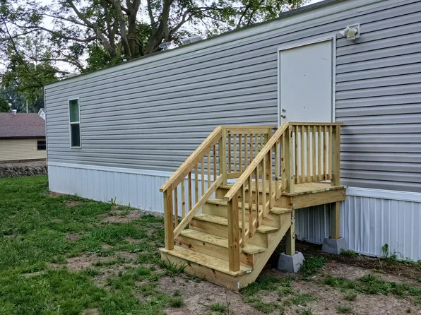 920 E North St, Staunton, IL 62088