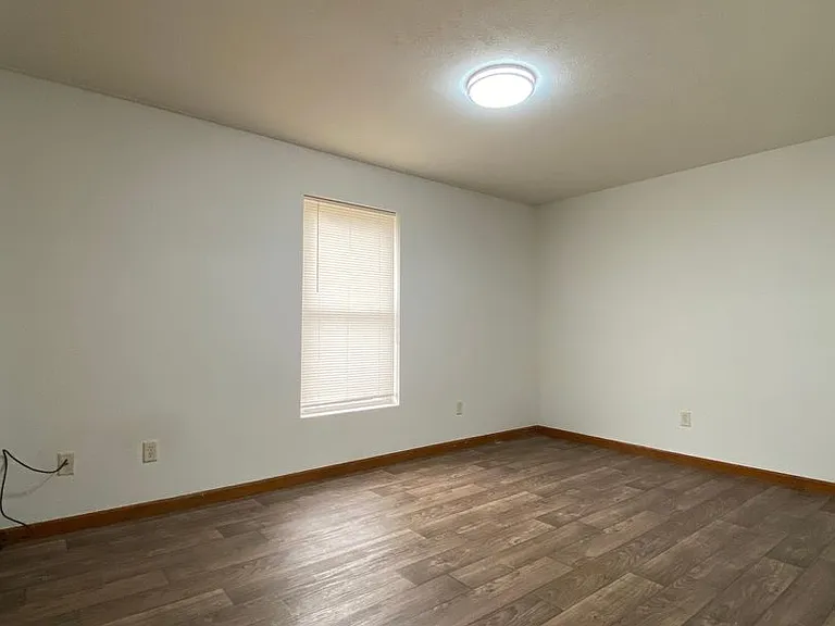 275 Woodridge Ct — Photo 6