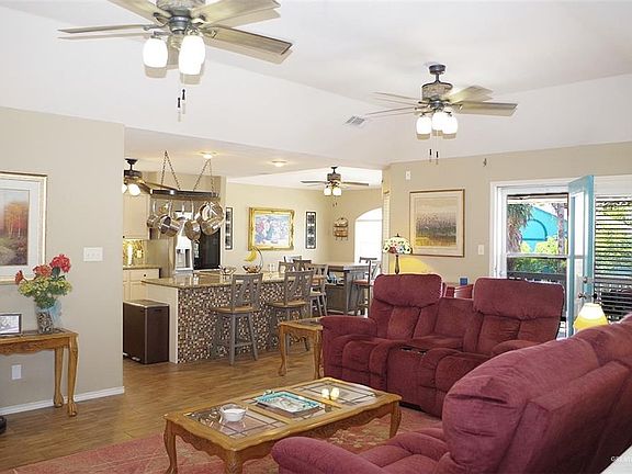 4th image of 206 W Bahama St