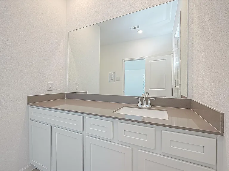 5402 Holly Haven Ct — Photo 36