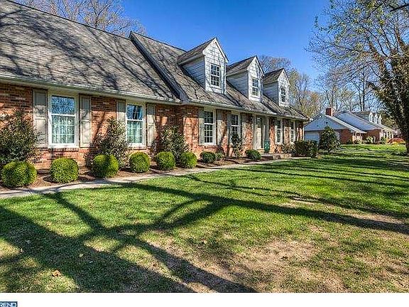 2nd image of 309 Caravel Dr